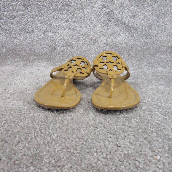 Tory Burch Miller Sandals Womens Size 8.5 Brown Patent Leather Thong Logo - Picture 2 of 7